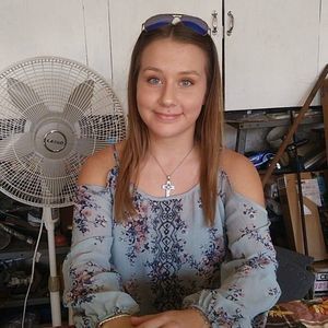 Meet your Posher, Chloe